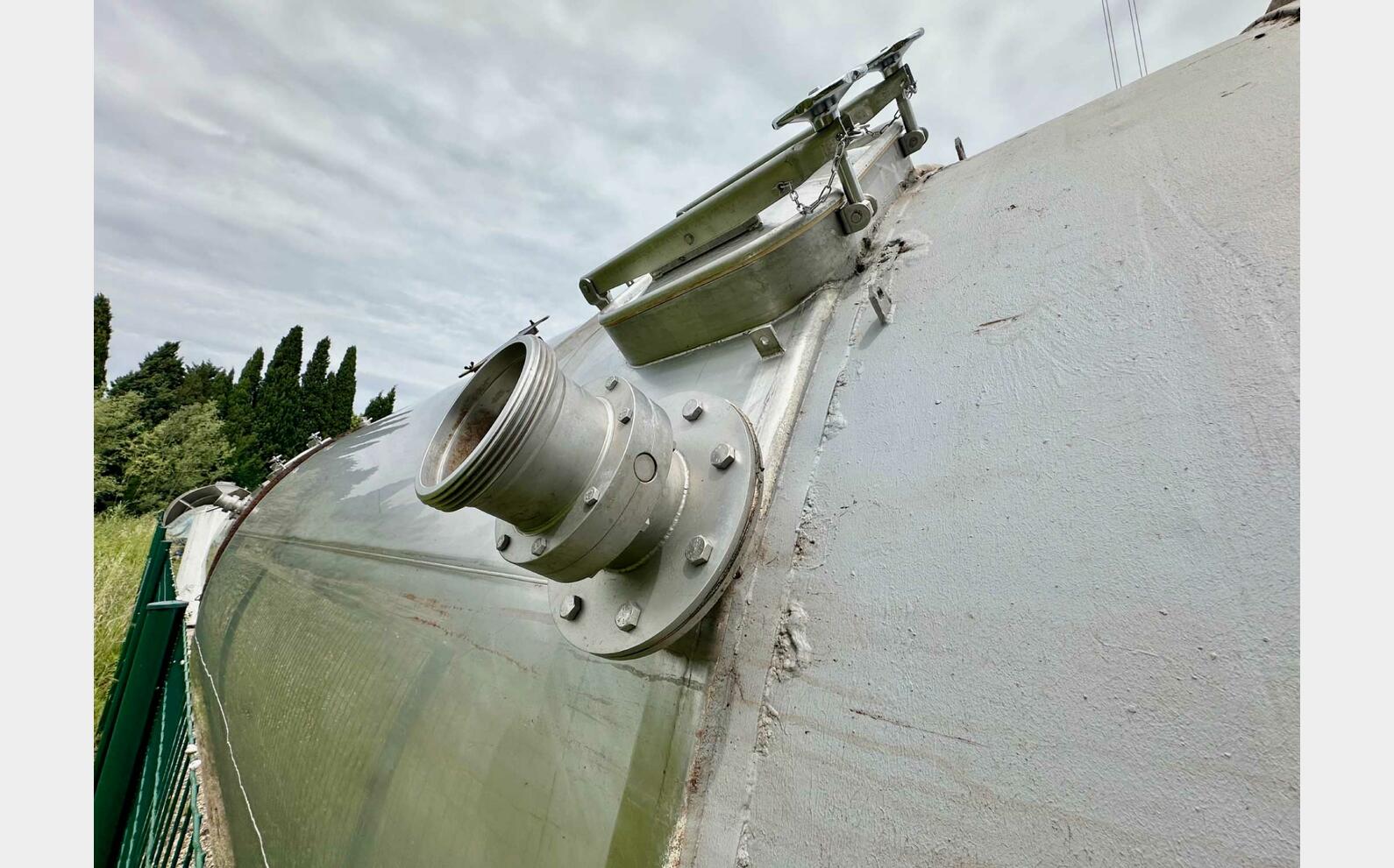 304 ss tank - Closed 323 HL (32,300 litres)