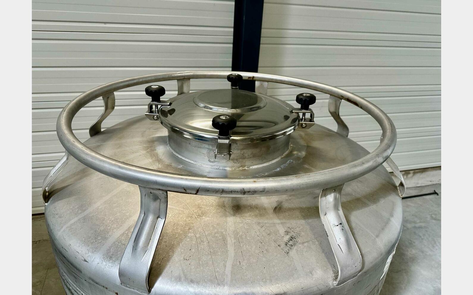 Conteneur inox 304L - Cylindro-conique 9 HL (900 litres) MAUSER