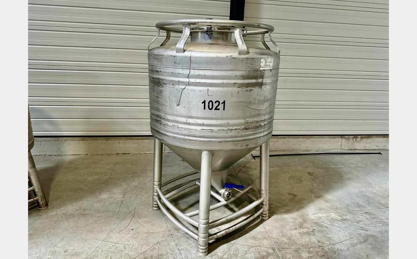 Conteneur inox 304L - Cylindro-conique 9 HL (900 litres) MAUSER
