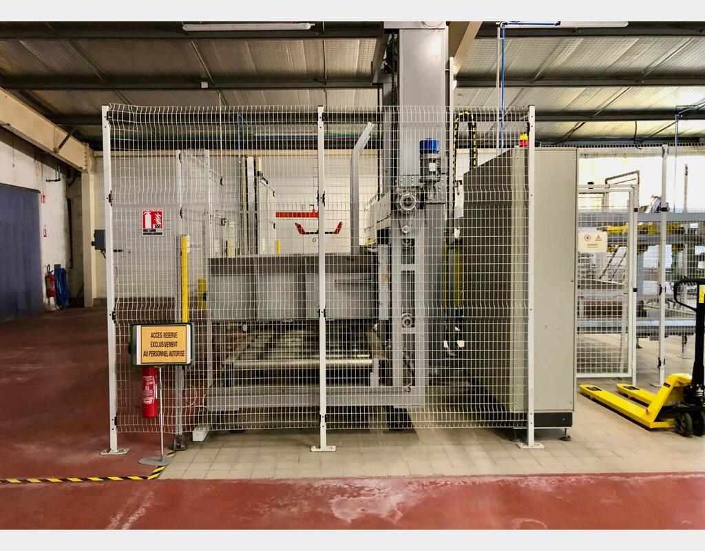 SIAT case erector and turner - ITALPAL palletiser/returner