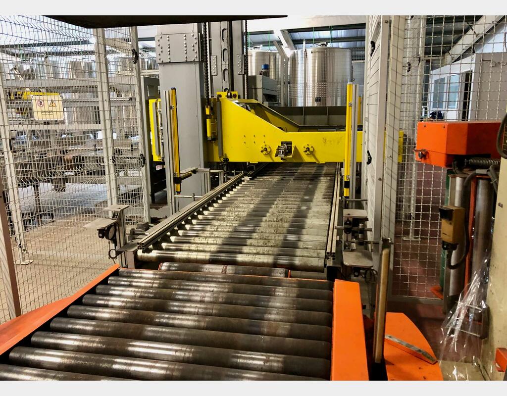 SIAT case erector and turner - ITALPAL palletiser/returner