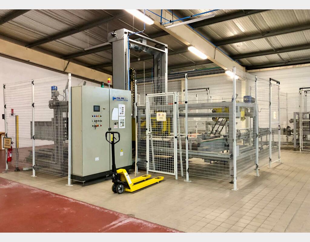 SIAT case erector and turner - ITALPAL palletiser/returner