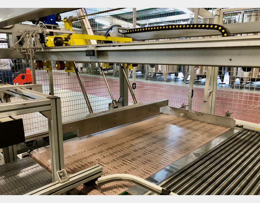 SIAT case erector and turner - ITALPAL palletiser/returner
