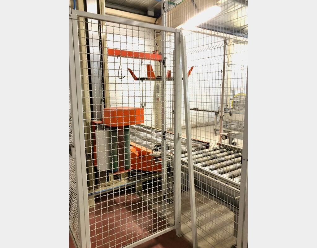 SIAT case erector and turner - ITALPAL palletiser/returner