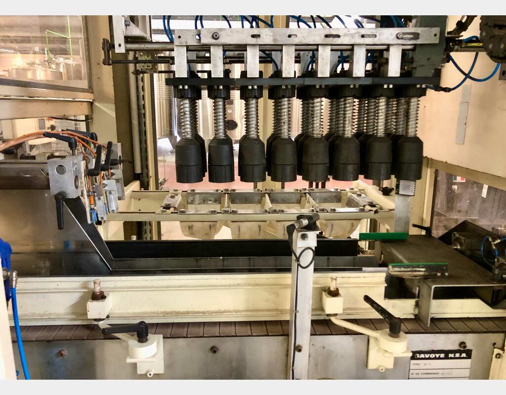 Forming and packing machine - Closing machine