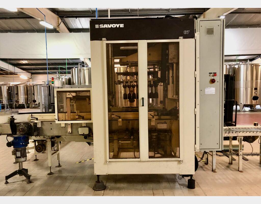 Forming and packing machine - Closing machine