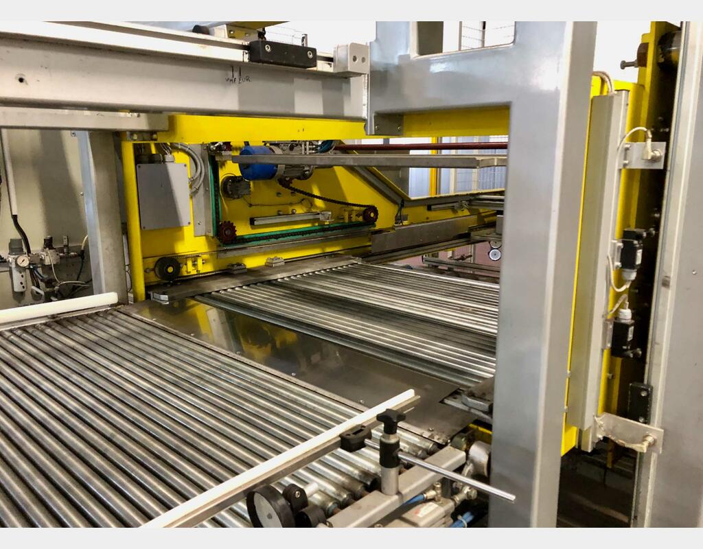 SIAT case erector and turner - ITALPAL palletiser/returner