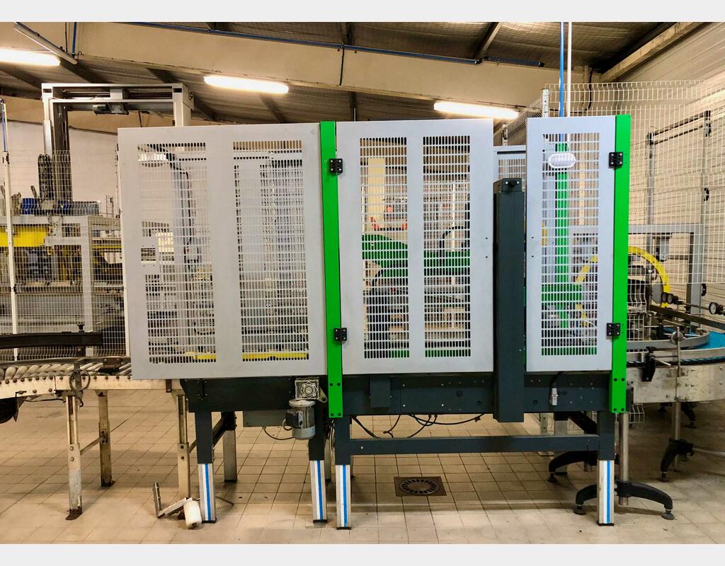 Forming and packing machine - Closing machine