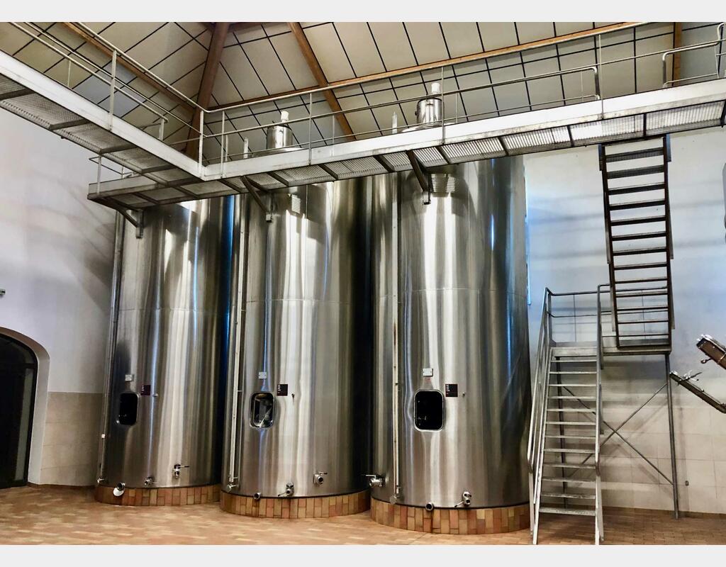 Cuve inox 304 fermée - Fond plat incliné 2% sur radier