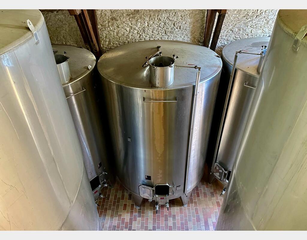 Cuve inox 304 fermée - Verticale fond plat 2% sur pieds
