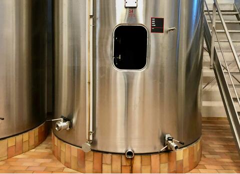 Cuve inox 304 fermée - Fond plat incliné 2% sur radier