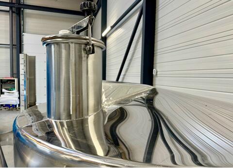 Cuve inox 316L - Circuit serpentin - Fond plat incliné - Fermée