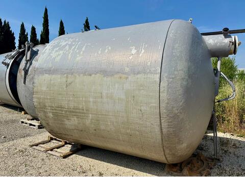 Closed fibre tank on feet - Curved bottom