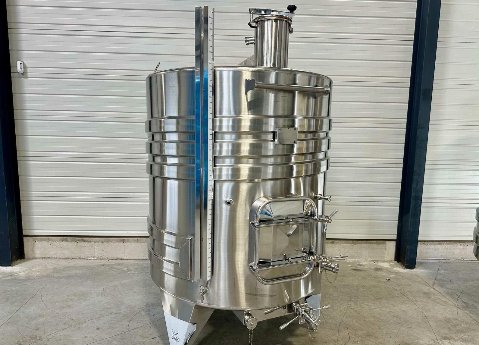 Cuve inox 316L - Circuit serpentin - Fond plat incliné - Fermée