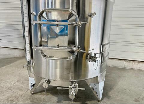 316L stainless steel tank - Coil circuit - Flat sloping bottom - Closed