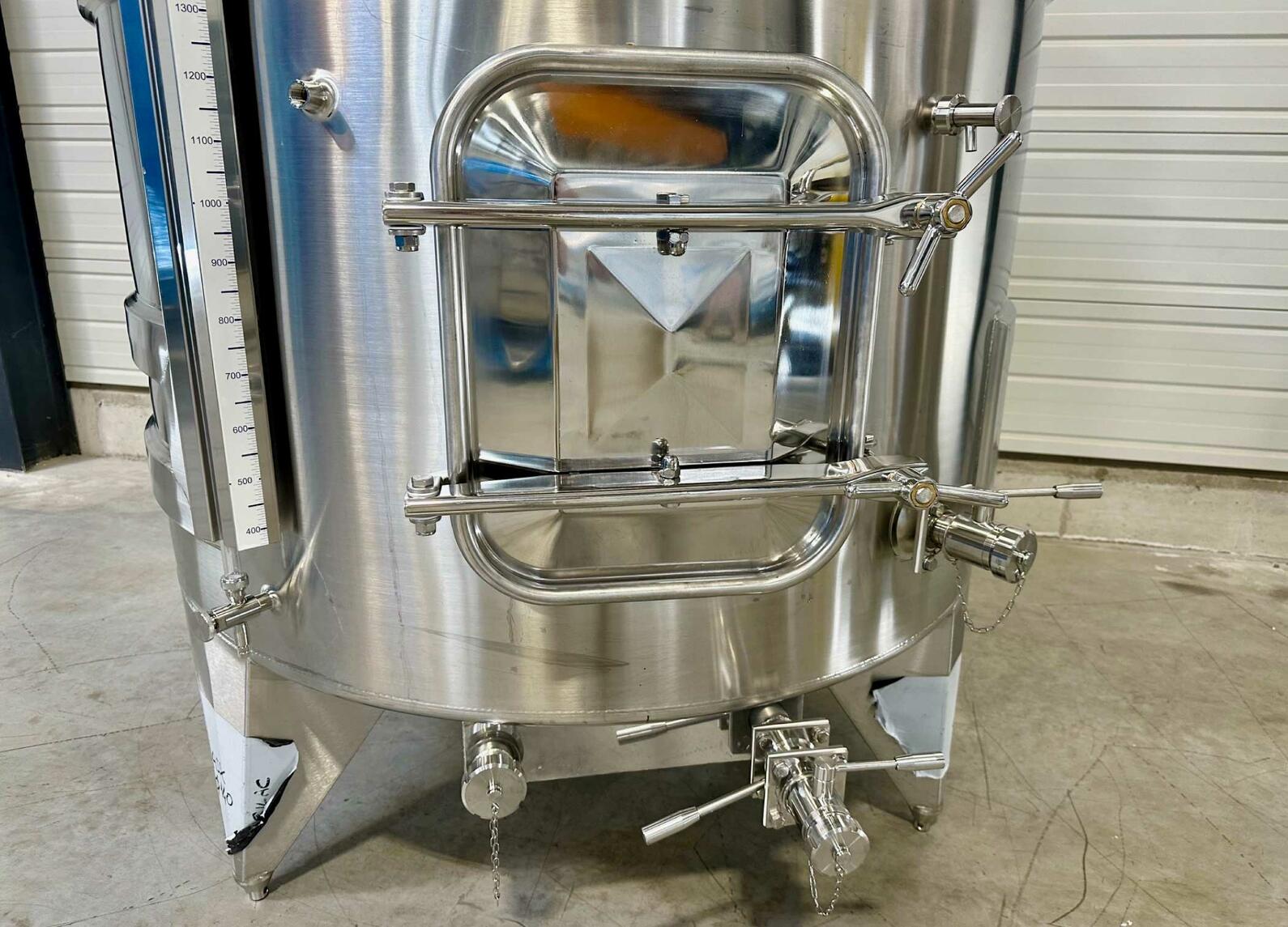 Cuve inox 316L - Circuit serpentin - Fond plat incliné - Fermée