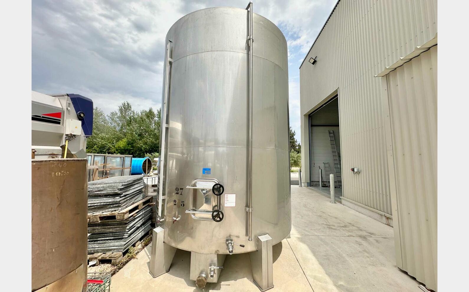 Cuve inox 304 - Sur pieds 255 HL (25 500 litres) LAGOUARDE