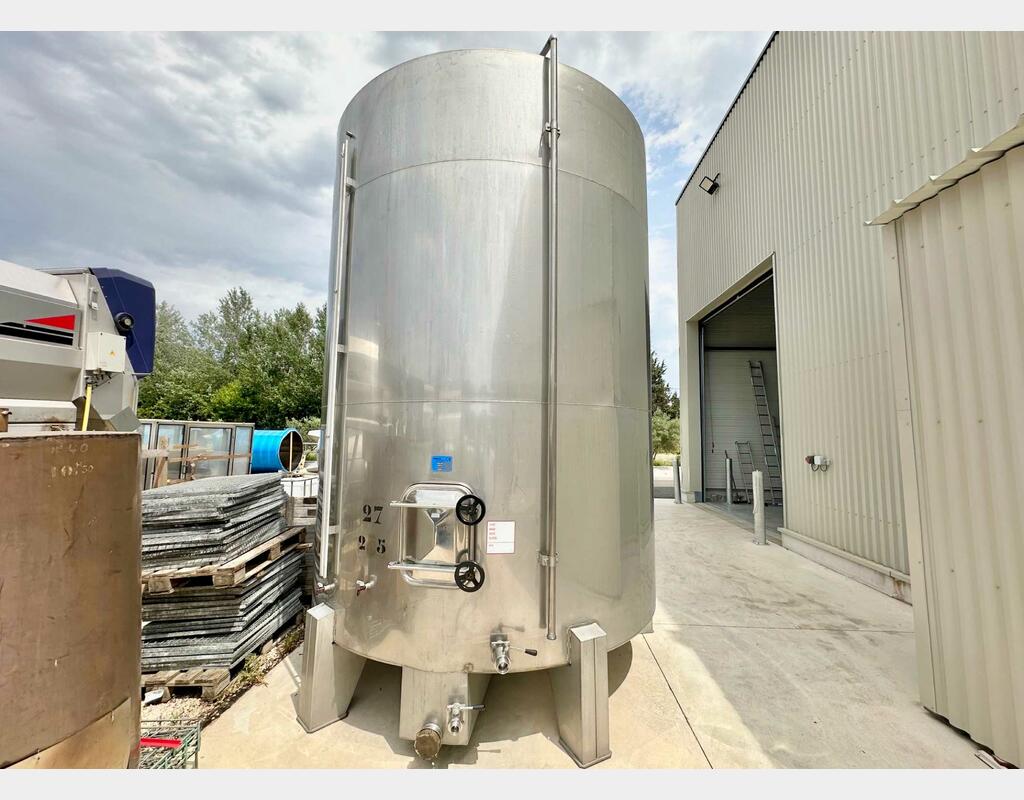 Flat-bottomed stainless steel tank - Storage