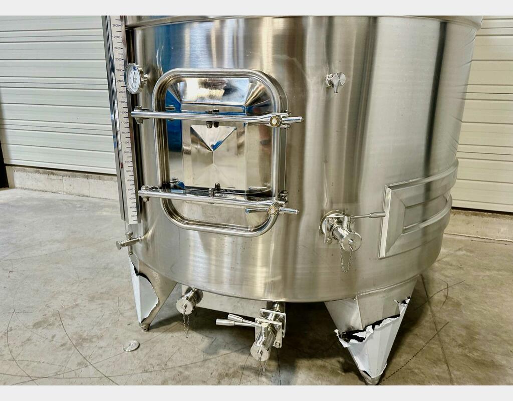 Cuve inox 316L - Circuit serpentin - Fond plat incliné - Fermée