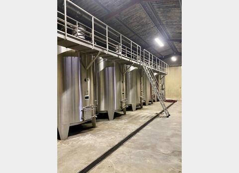 Stainless steel tank on legs - Storage