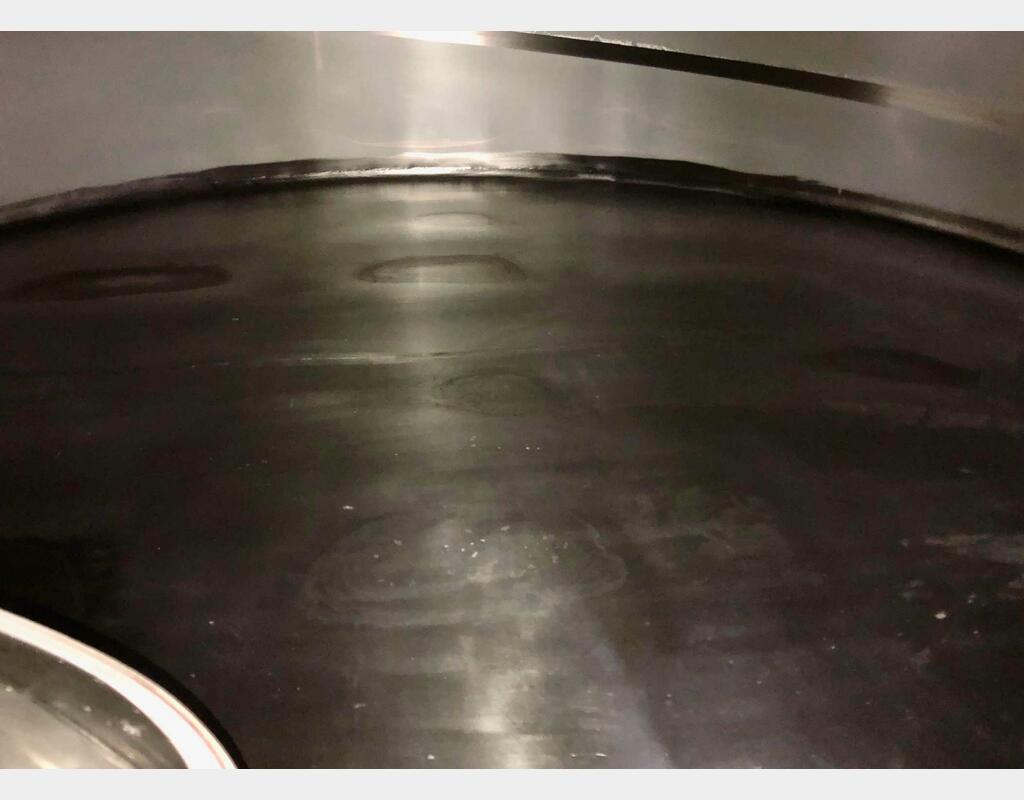 Cuve inox 304 fermée agitée - Fond plat inclinée sur pieds