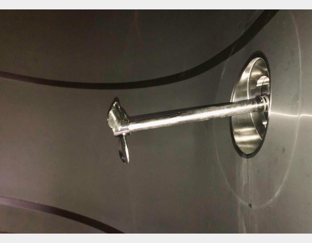 Cuve inox 304 fermée agitée - Fond plat inclinée sur pieds