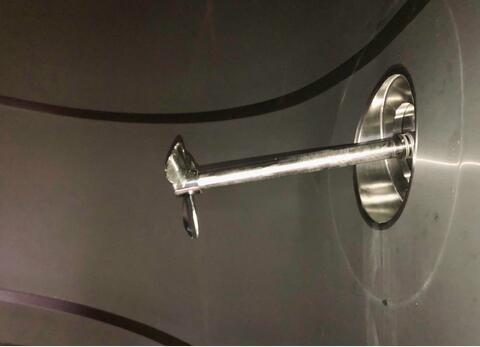 Cuve inox 304 fermée agitée - Fond plat inclinée sur pieds