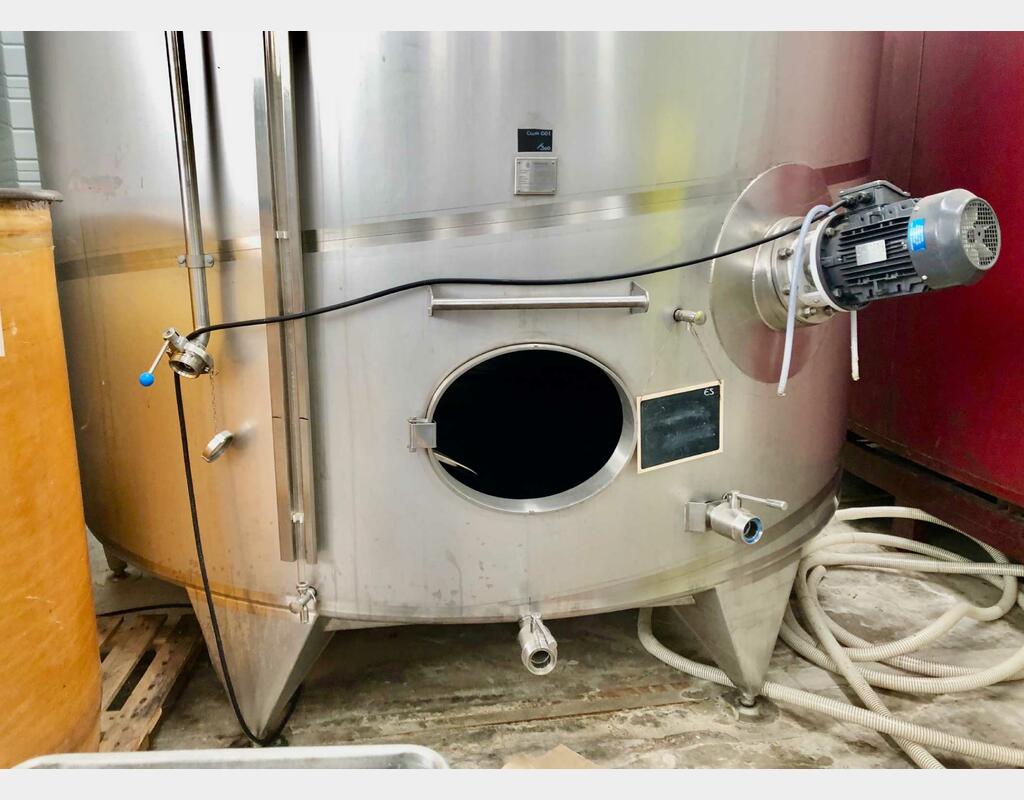 Cuve inox 304 fermée agitée - Fond plat inclinée sur pieds