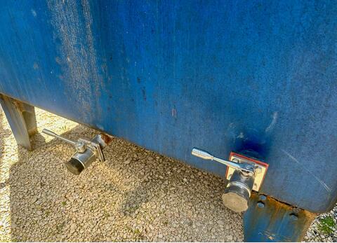 Coated steel tank - On feet