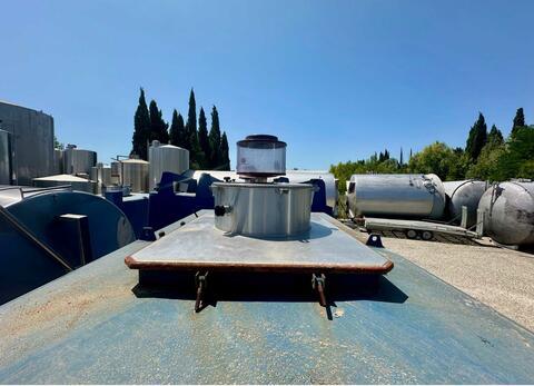 Coated steel tank - On feet