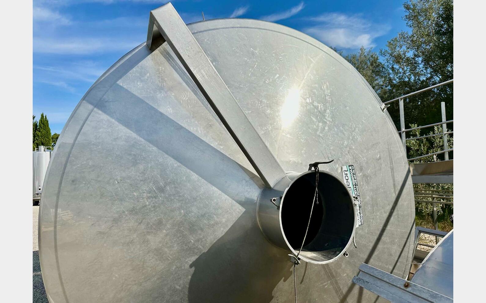 Cuve inox - Fond plat 300 HL (30 000 litres)