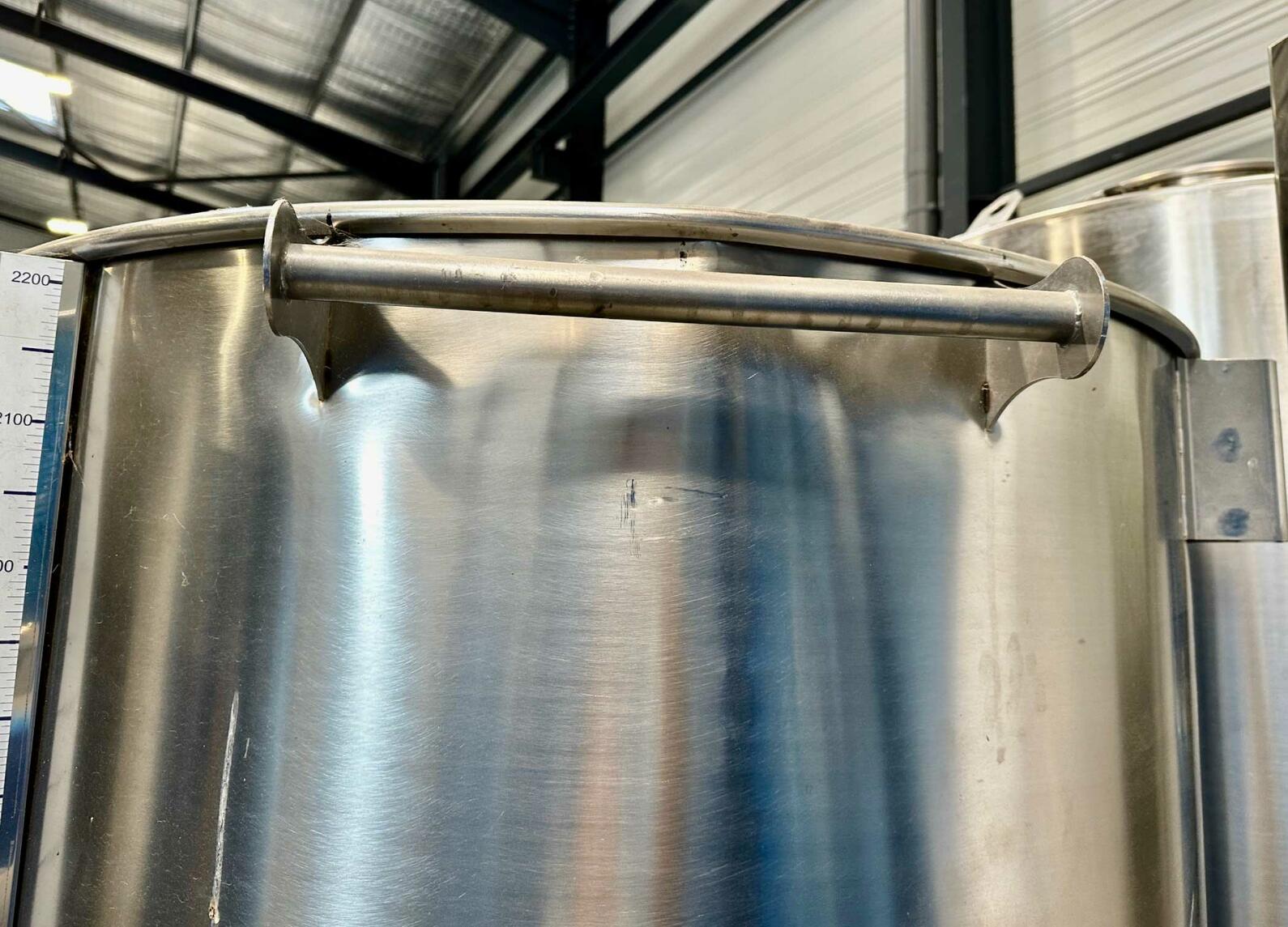 Cuve inox 304 - Chapeau flottant - Fond bombé sur pieds