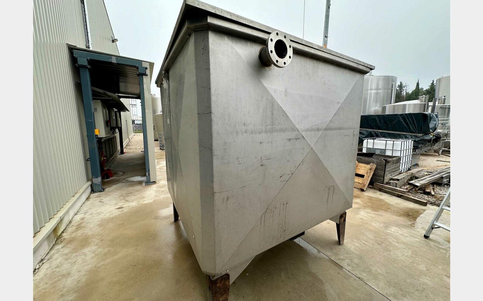 304 stainless steel tank - Rectangular 70 HL (7,000 litres) BRESSANE 