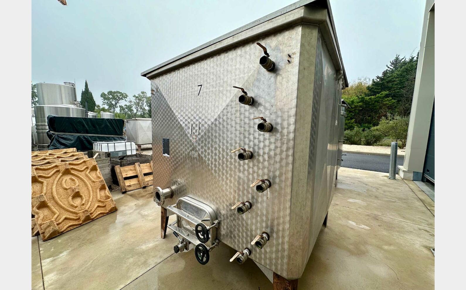 304 stainless steel tank - Rectangular 70 HL (7,000 litres) BRESSANE 