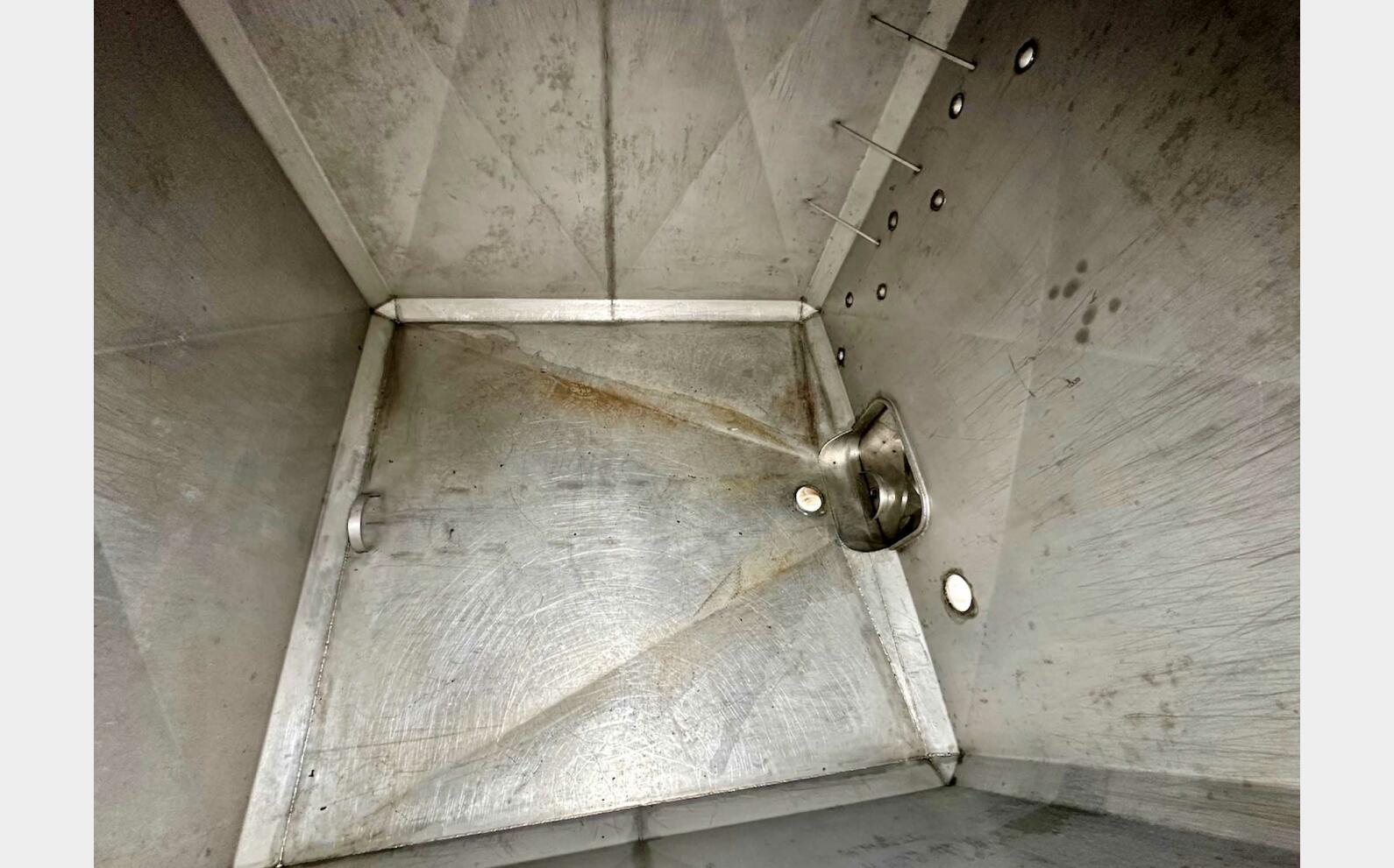Cuve inox 304 - Rectangulaire 70 HL (7 000 litres) BRESSANE