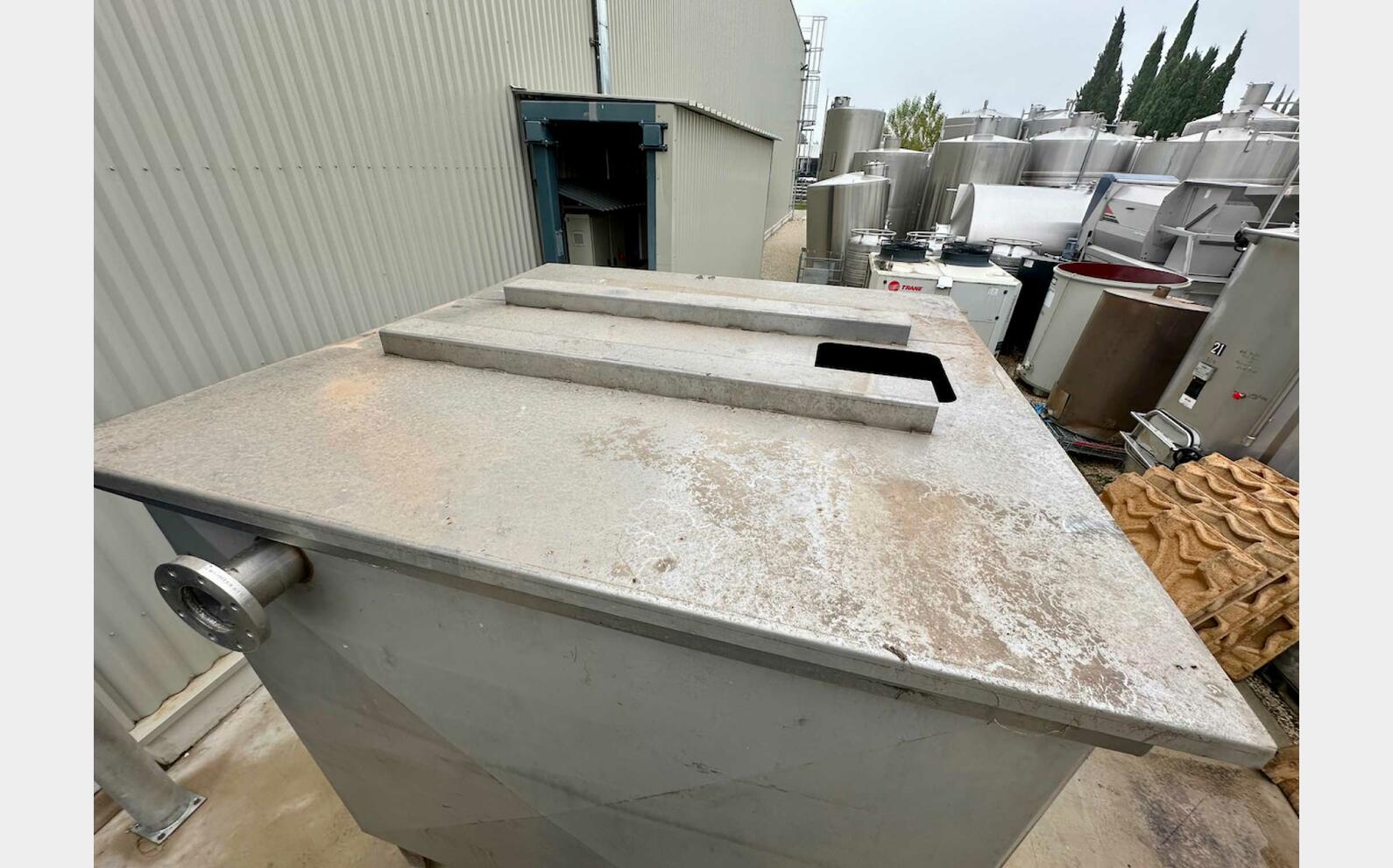 304 stainless steel tank - Rectangular 70 HL (7,000 litres) BRESSANE 