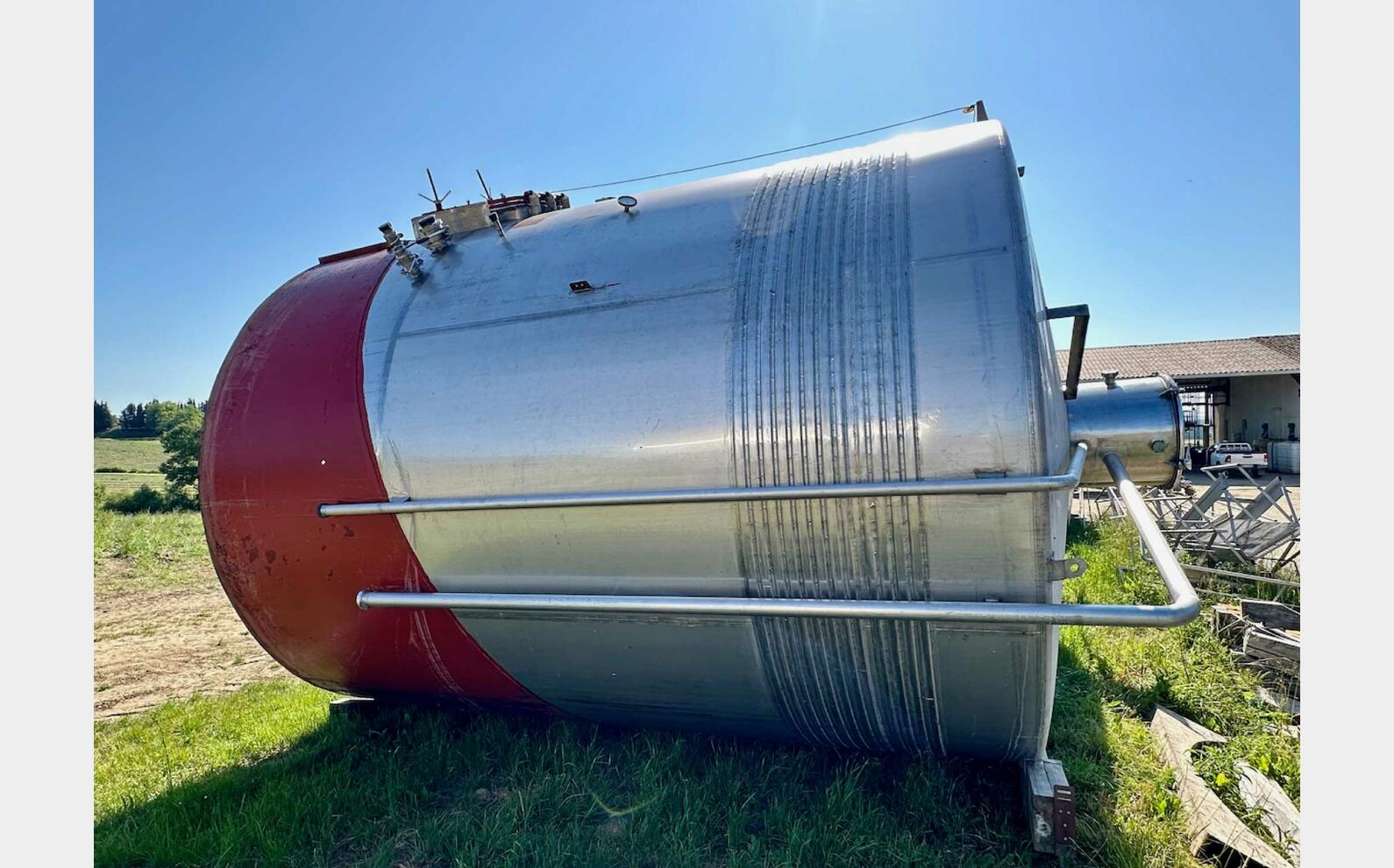 Cuve inox 304 - Thermor&eacute;gul&eacute;e 289 HL (28 900 litres) VAUTIER