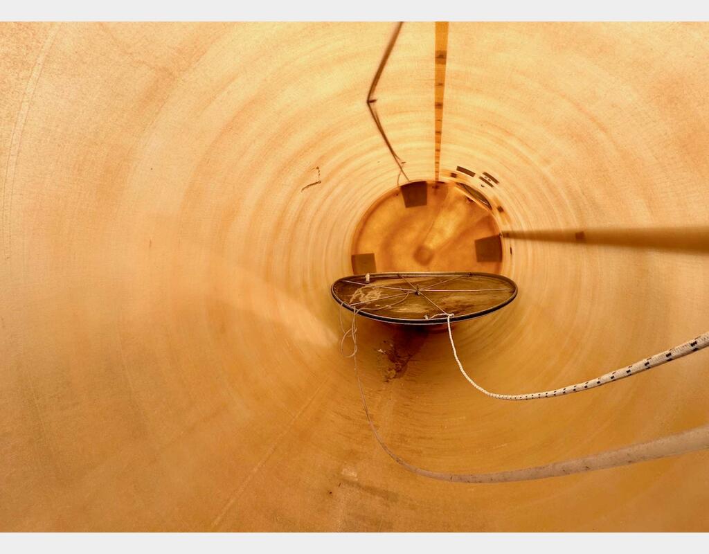 Cuve fibre à Chapeau flottant - Verticale fond bombé sur pieds