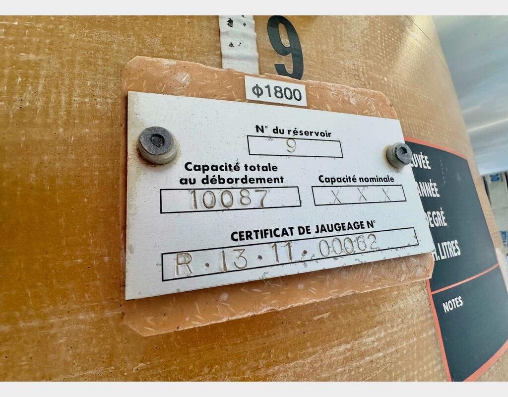 Cuve fibre à Chapeau flottant - Verticale fond bombé sur pieds