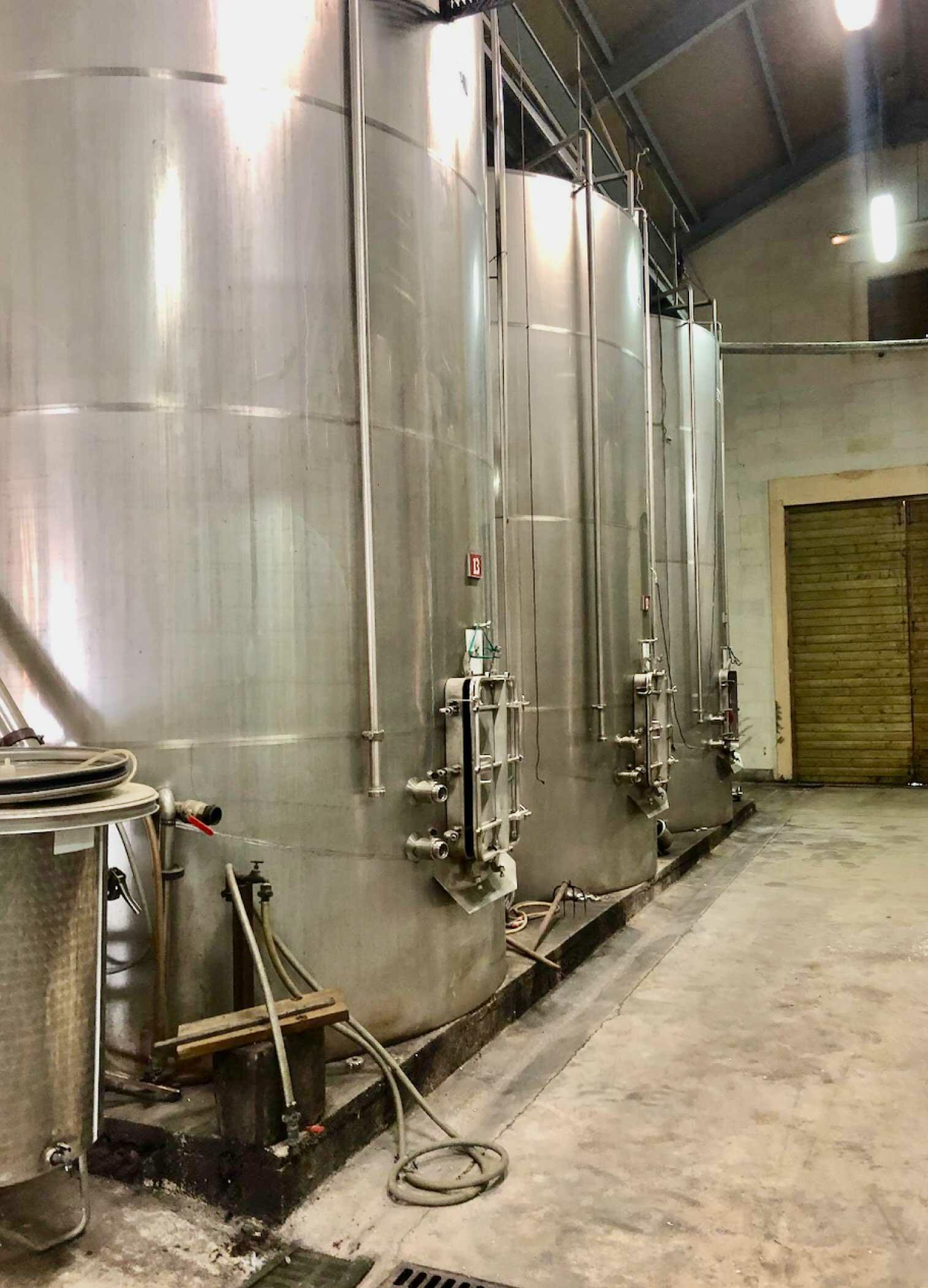 Cuve inox 304 - Fermée - Autovidante - Sur jupe fond incliné