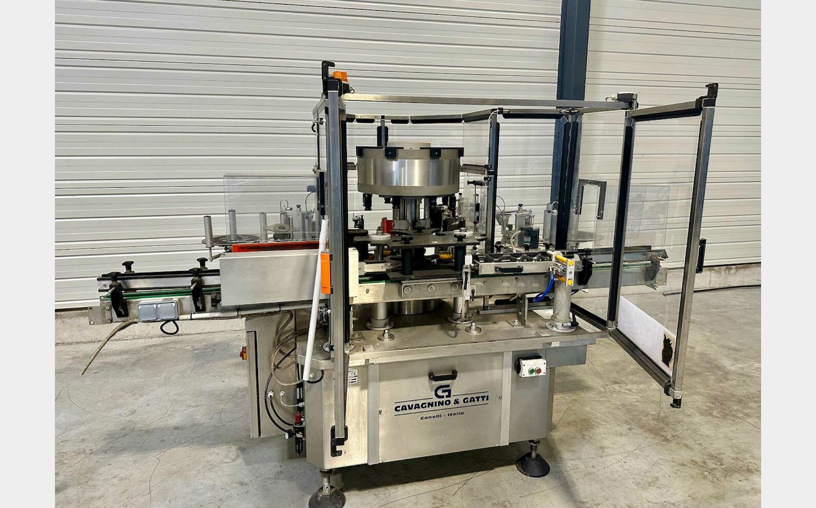 &Eacute;tiqueteuse adh&eacute;sive 6000 Bt/h 6000 bouteilles / heure GAVAGNINO & GATTI
