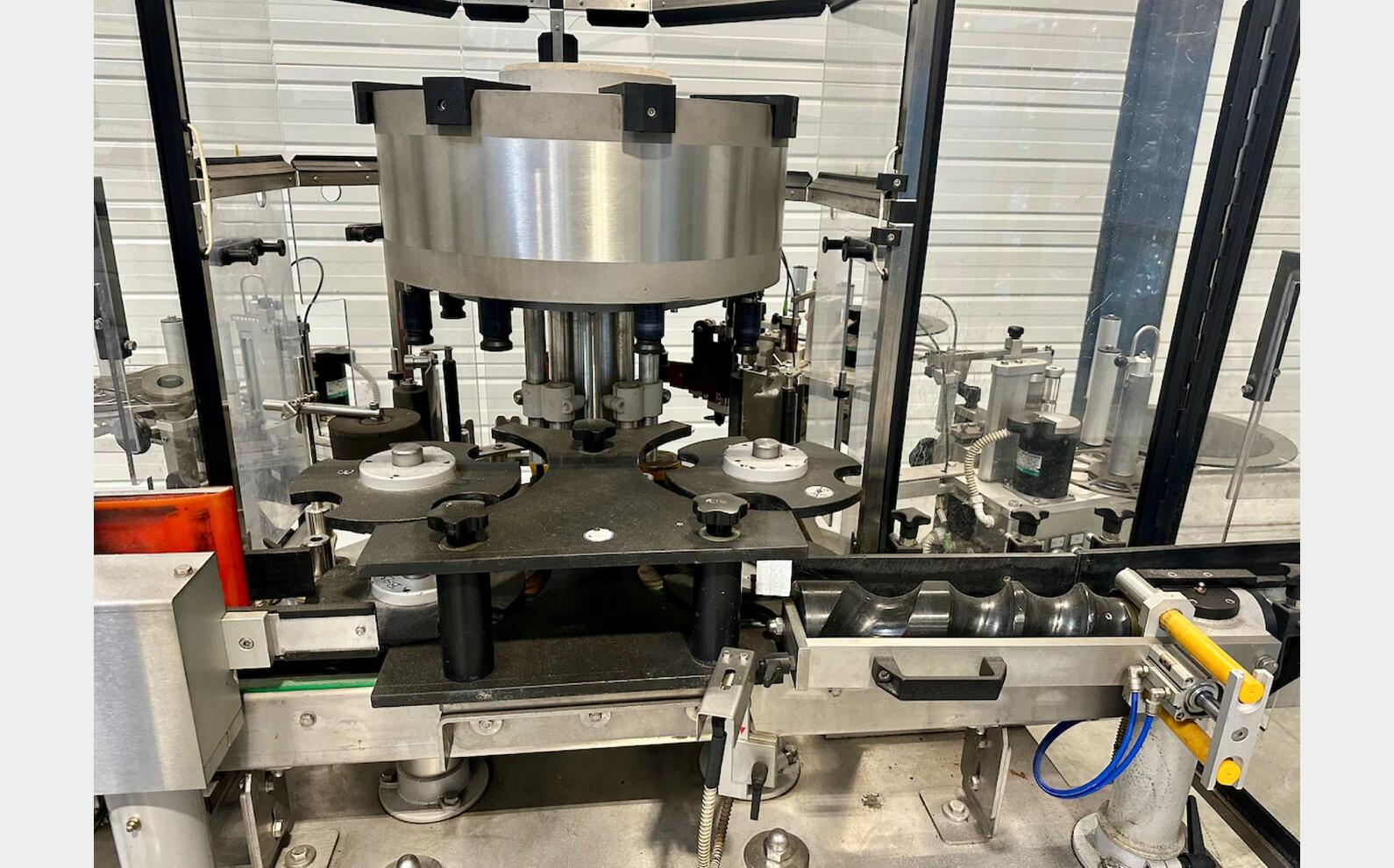 Adhesive labeller 6000 Bt/h 6000 bottles/hour GAVAGNINO & GATTI