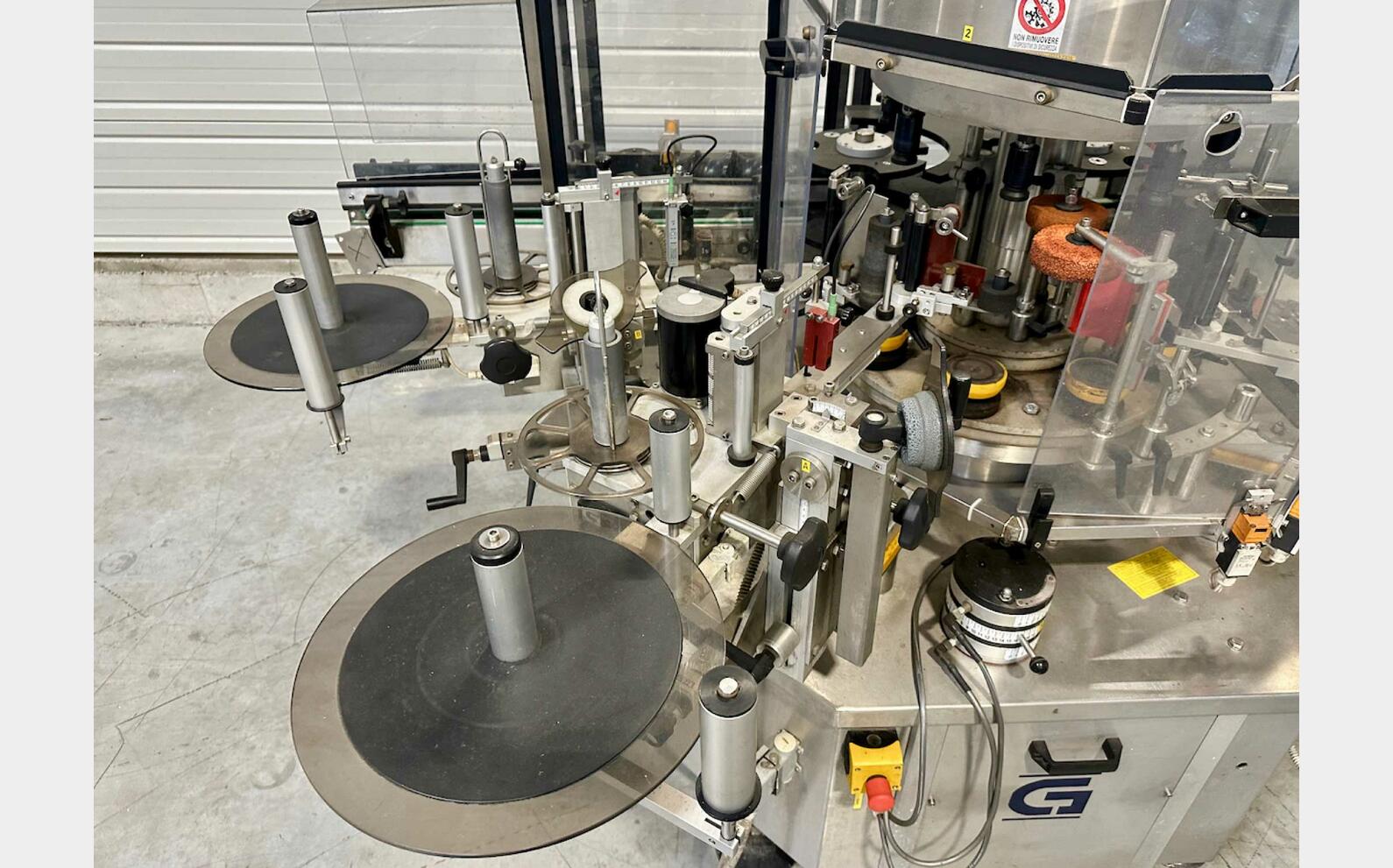 Adhesive labeller 6000 Bt/h 6000 bottles/hour GAVAGNINO & GATTI