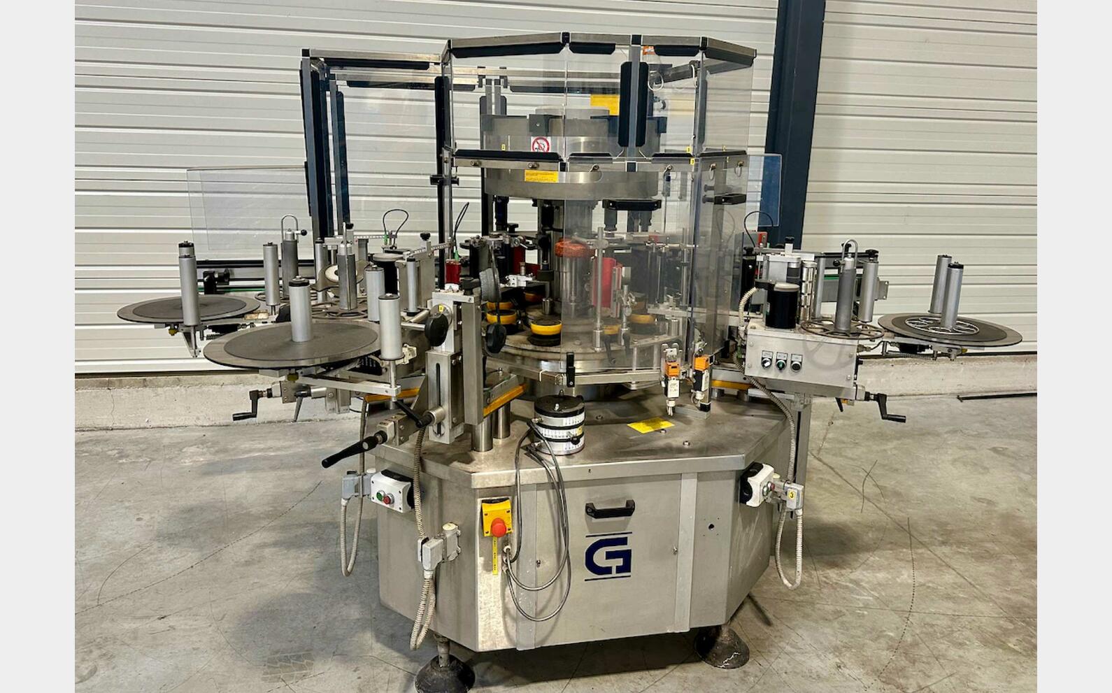 &Eacute;tiqueteuse adh&eacute;sive 6000 Bt/h 6000 bouteilles / heure GAVAGNINO & GATTI