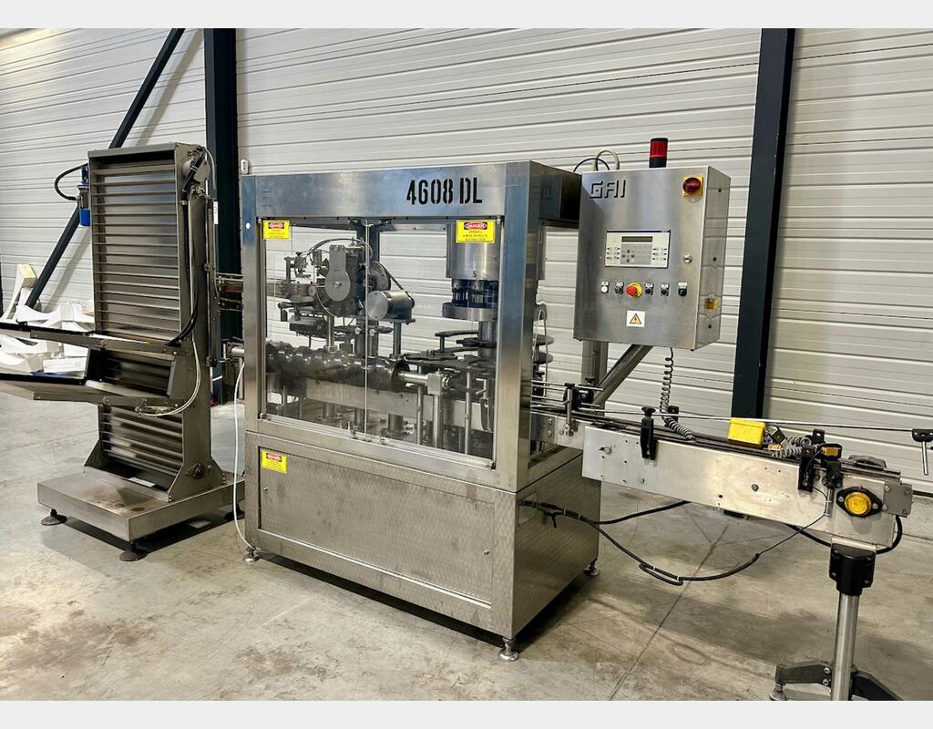 Capping and crimping machine