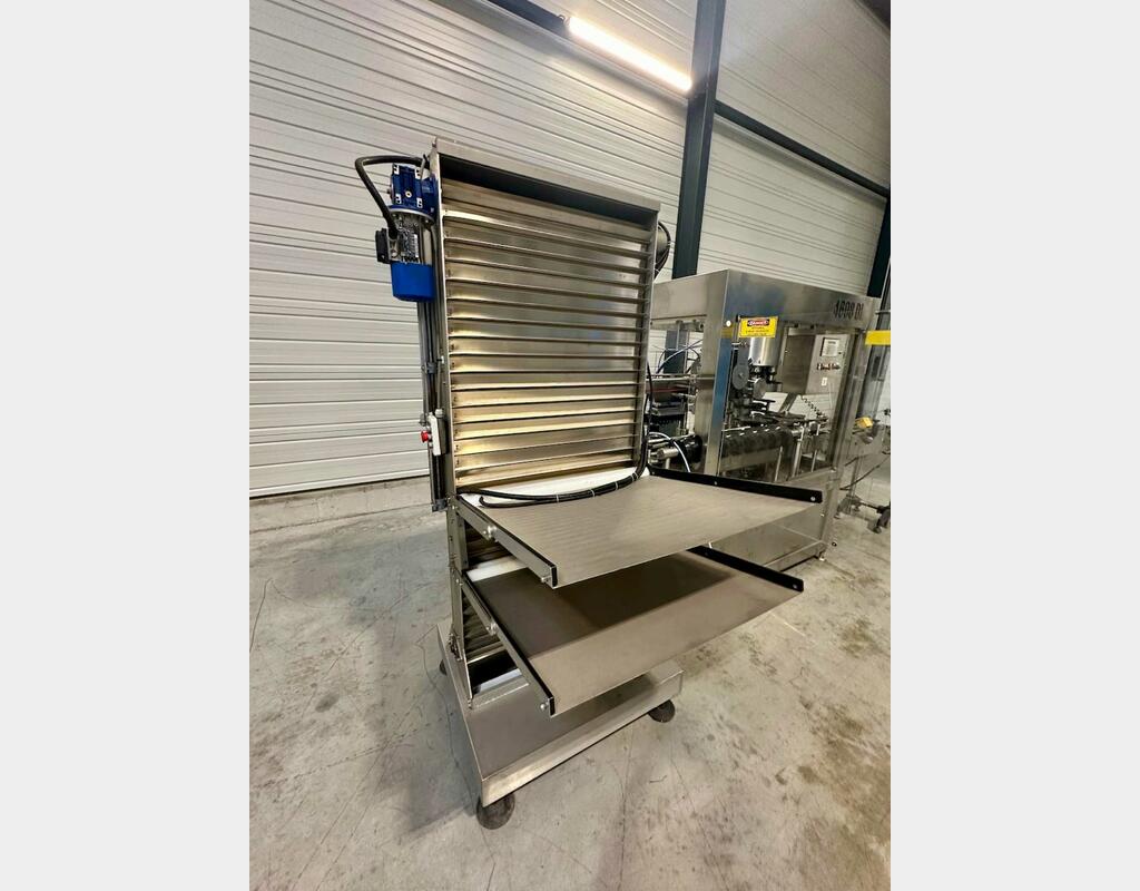 Capping and crimping machine