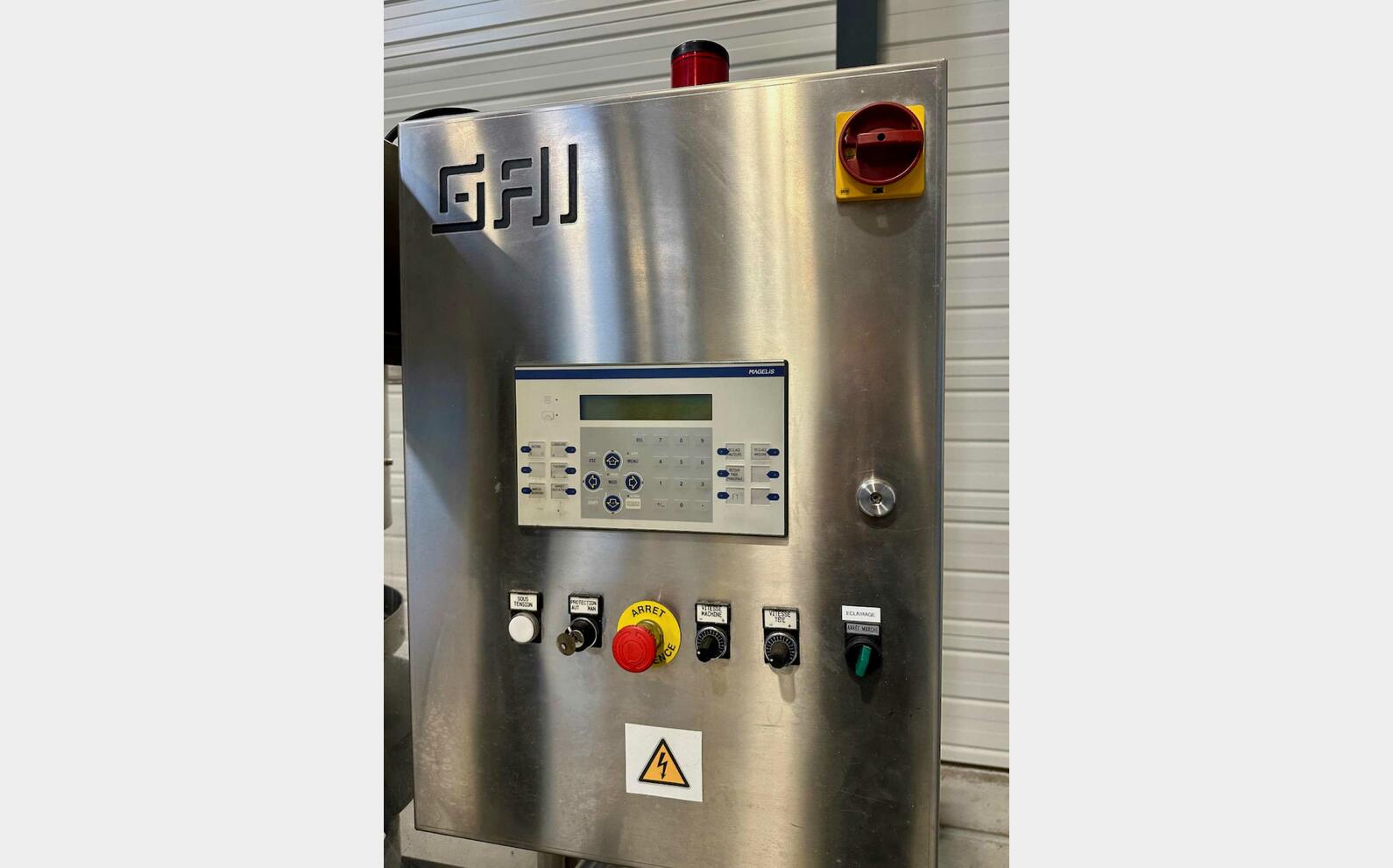 Capping and crimping machine 6000 bouteilles/heure GAI
