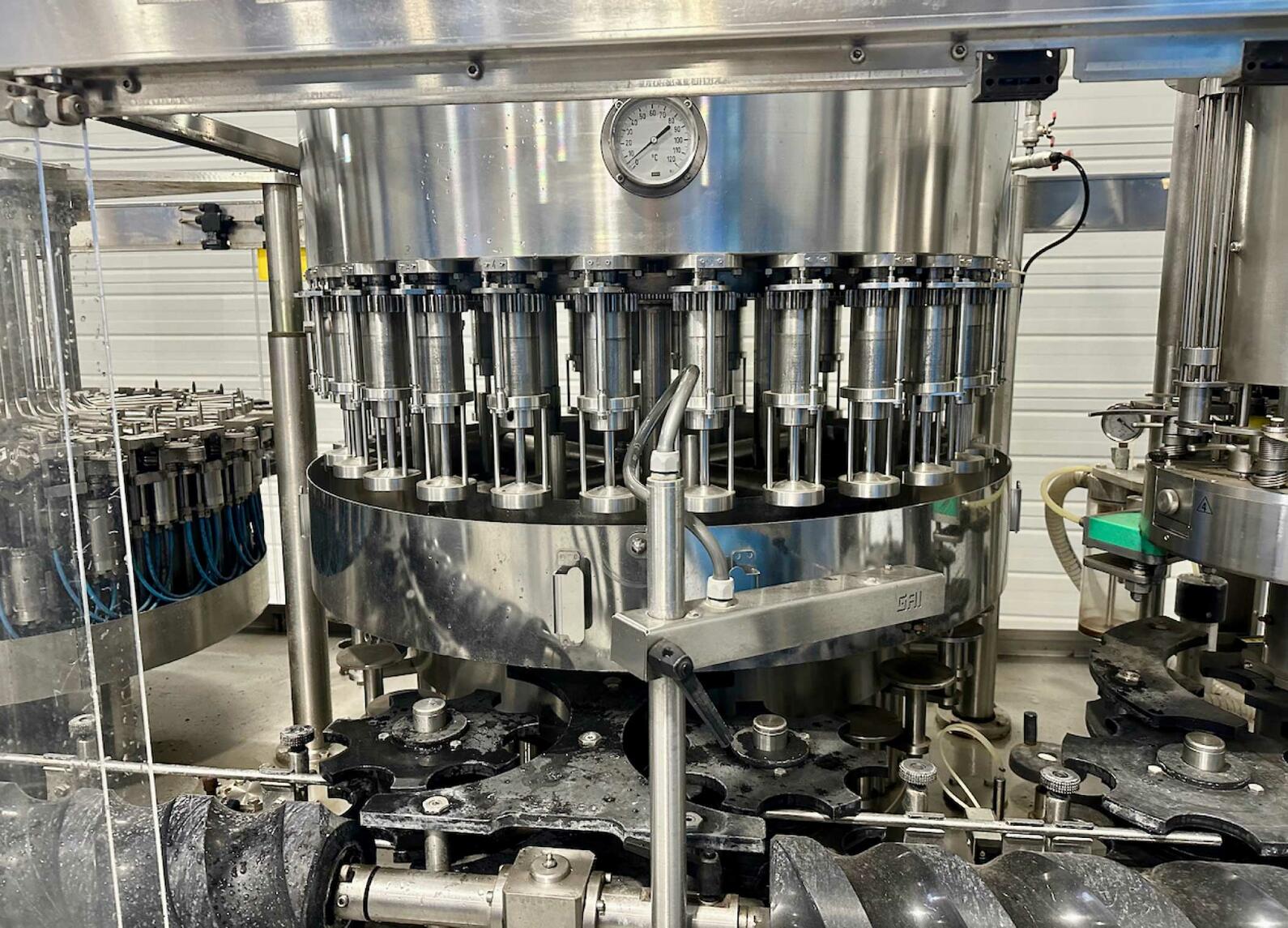 MONOBLOC rin&ccedil;age tirage bouchage 8 000 bouteilles / heure GAI