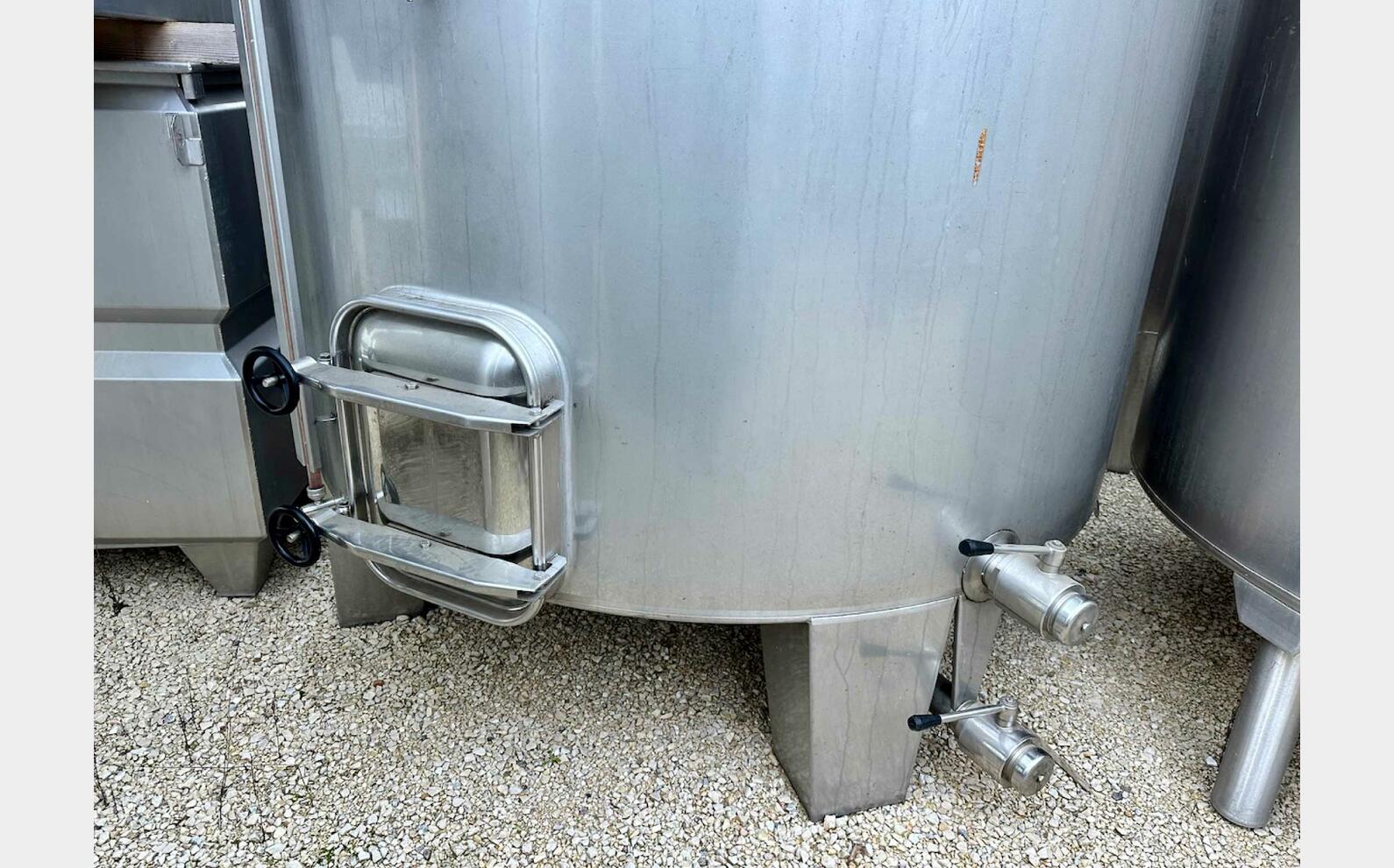 304 ss tank - Closed - On feet 105 HL (10 500 litres) ARSILAC