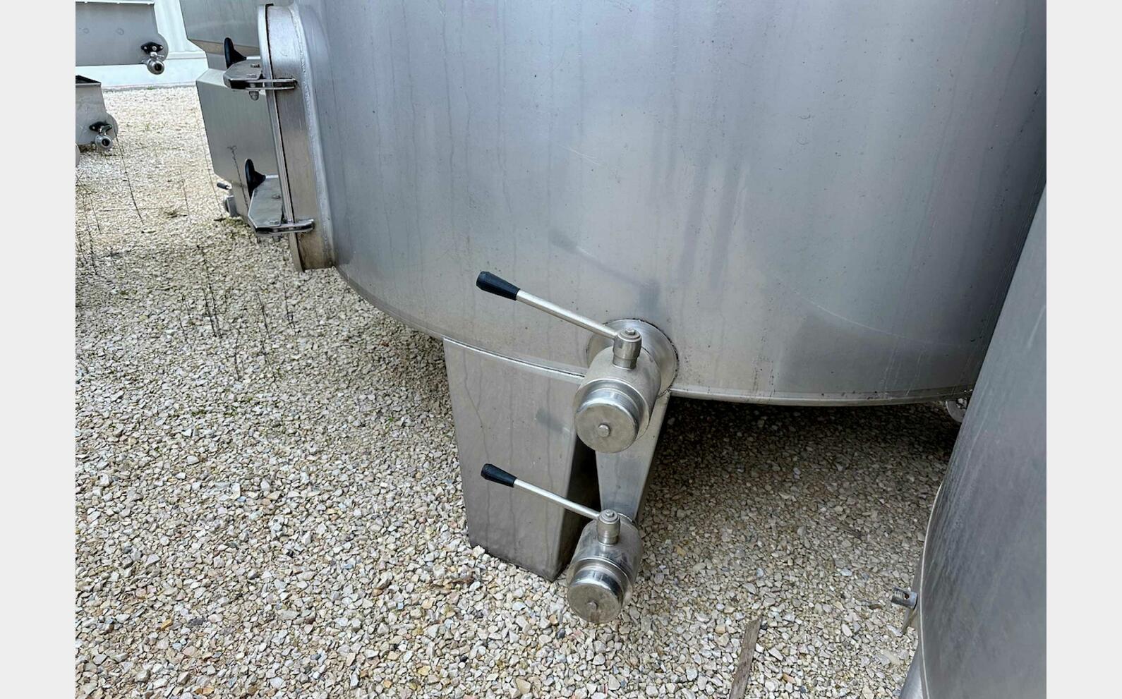 304 ss tank - Closed - On feet 105 HL (10 500 litres) ARSILAC